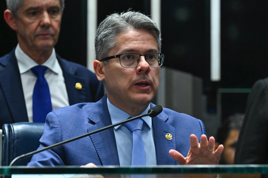 Em defesa da democracia, Alessandro Vieira se posiciona como guardião da Ficha Limpa contra projeto que enfraquece a lei.