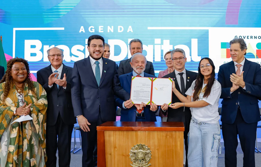 Brasil dá passo histórico com sanção do ECA Digital: senador Alessandro celebra conquista após cinco anos de luta