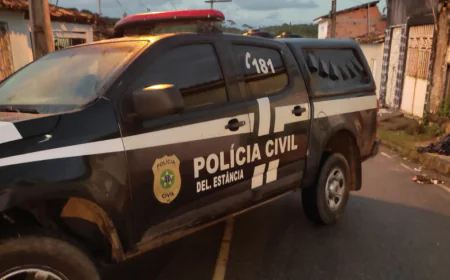 POLÍCIA CIVIL PRENDE FORAGIDO DA JUSTIÇA CONDENADO POR TRÁFICO DE DROGAS NO BAIRRO PORTO D'AREIA, EM ESTÂNCIA.