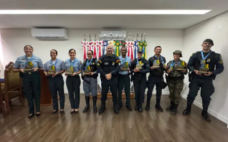 PMSE PROMOVE SOLENIDADE DE RECONHECIMENTO E CONCEDE MEDLHAS "ALFERES TIRADENTES" E "LABOR ADMINISTRATIVO".