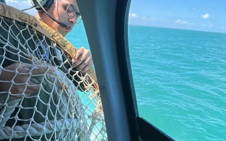 CORPO É ENCONTRADO EM ALTO-MAR DURANTE BUSCAS POR JOVEM DESAPARECIDO NA BARRA DOS COQUEIROS. GTA E CORPO DE BOMBEIROS PARTICIPARAM DA AÇÃO.