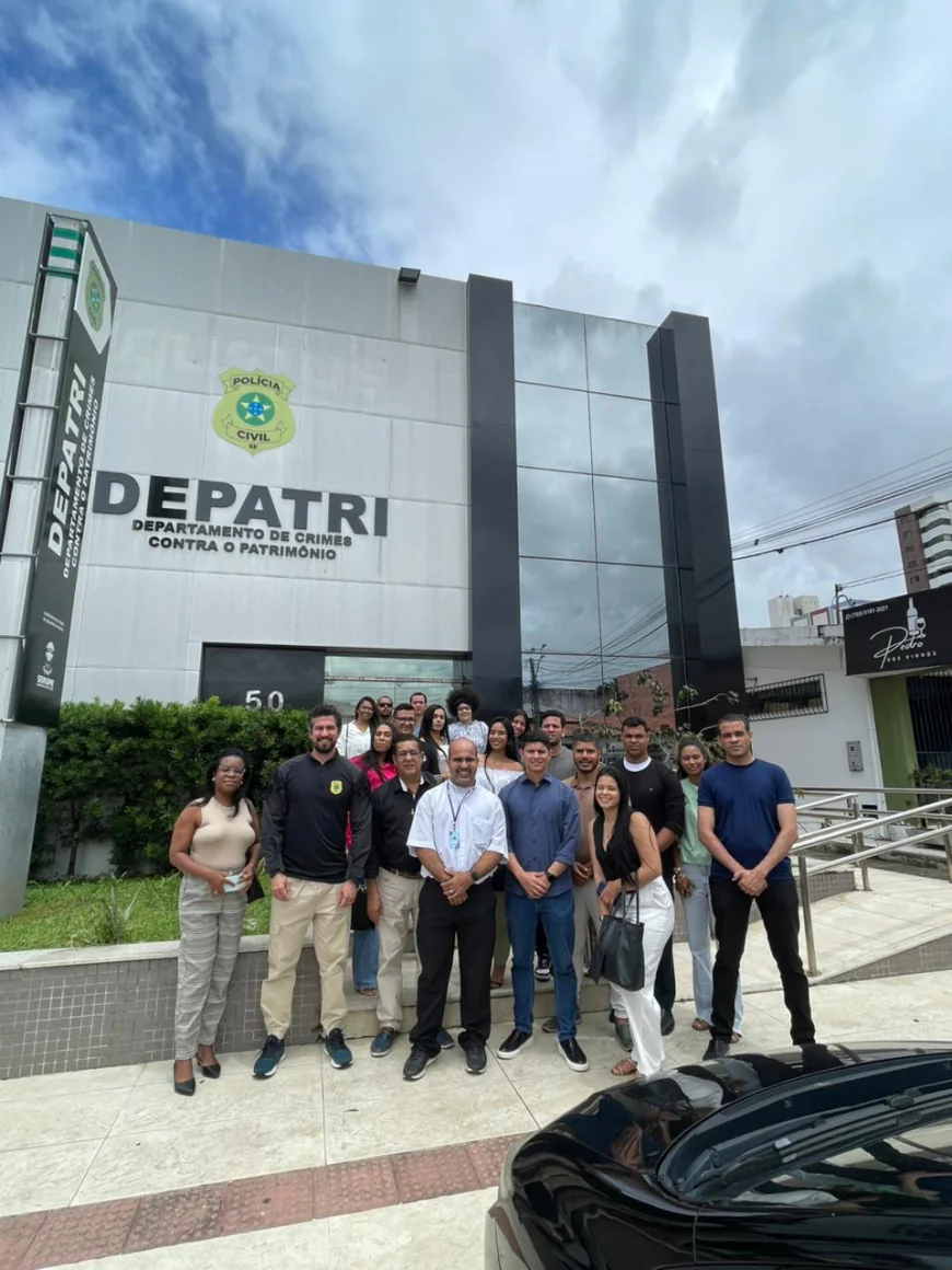 Depatri recebe visita de alunos do curso de Direito da Fanese com palestra sobre crimes cibernéticos