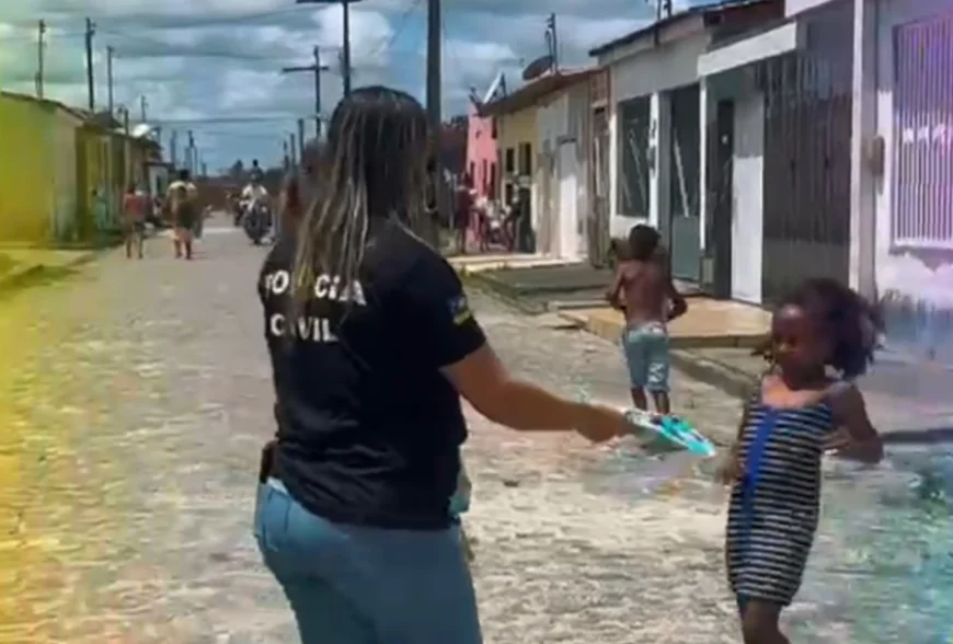 Polícia Civil realiza ação beneficente e distribui brinquedos em comemoração ao Dia das Crianças em Cristinápolis
