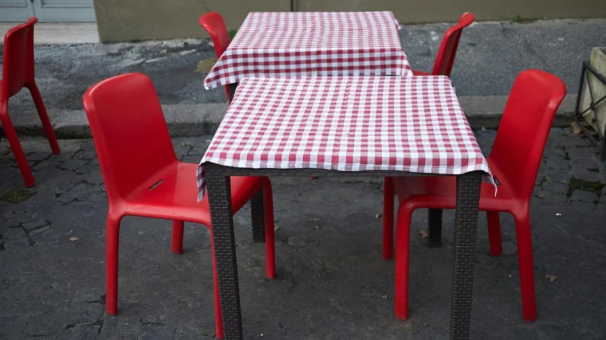 DE ACORDO COM A SMTT ARACAJU, BARES E RESTAURANTES NÃO PODERÃO MAIS COLOCAR MESAAS E CADEIRAS NAS RUAS.