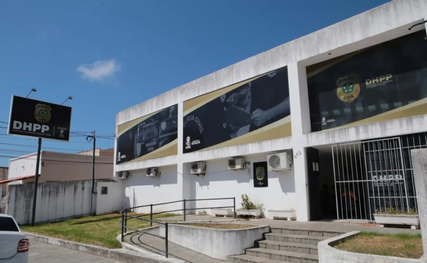 DHPP PRENDE MULHER INVESTIGADA POR TENTAR MATAR O PRÓPRIO IRMÃO EM ARACAJU.