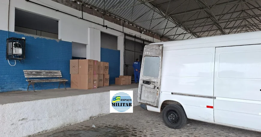 COMPANHIA FAZENDÁRIA E SEFAZ FLAGRAM VEÍCULO DE CARGA TRANSPORTANDO 400 PARES DE TÊNIS E 100 PARES DE SANDÁLIAS SEM NOTA FISCAL EM NOSSA SENHORA DO SOCORRO.